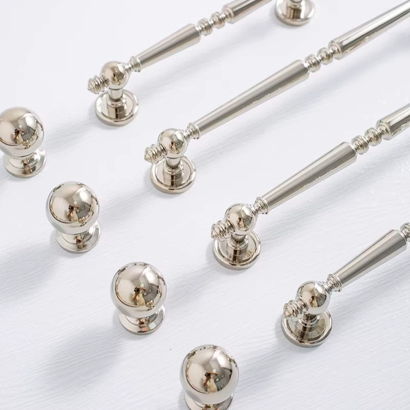 Französischer Antiker Schrankt – Furniture Hardware High End Bewertung und Preis